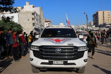 Após dois anos de guerra, Hamas devolve a Israel 20 reféns vivos